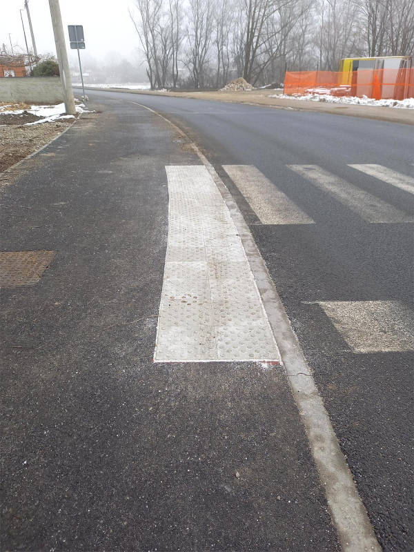 Prehod s taktilnimi oznakami