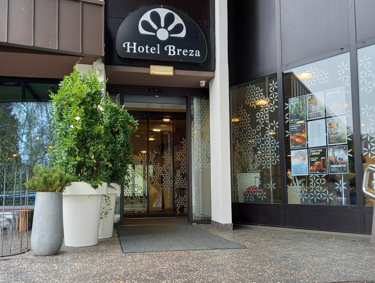vhod v hotel breza