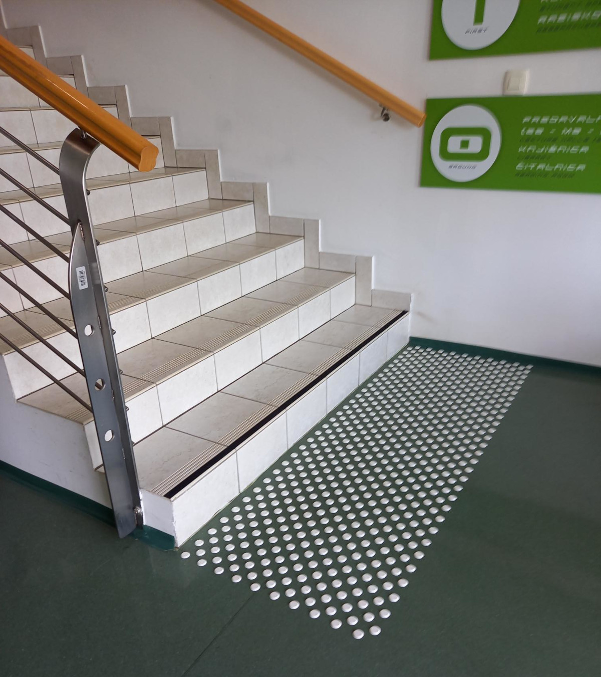 dostopno za invalide