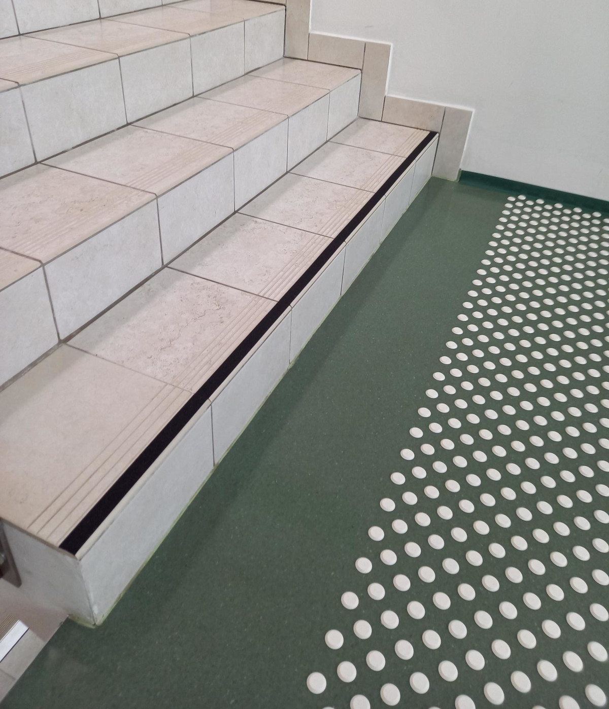 dostopno za invalide