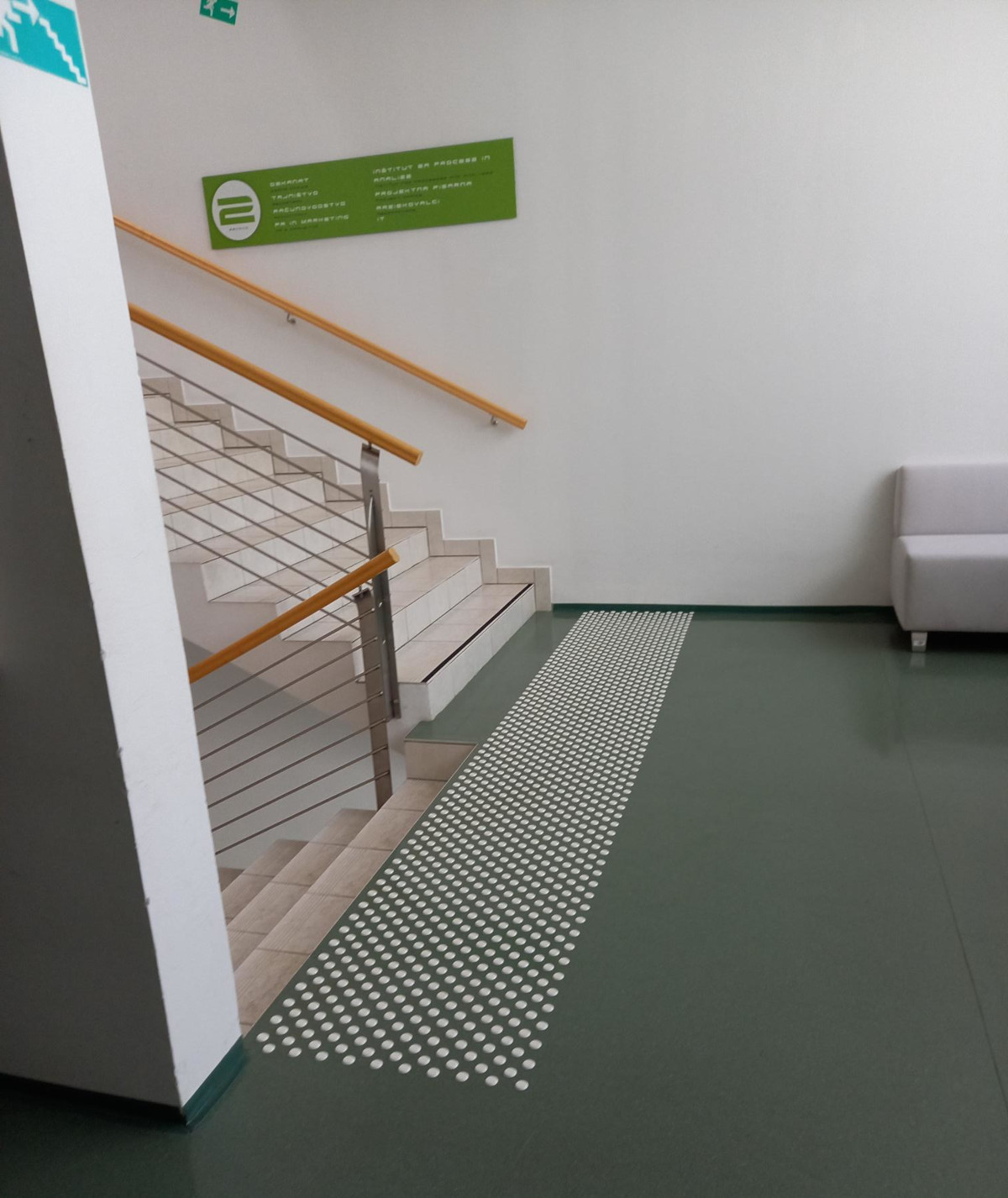dostopno za invalide